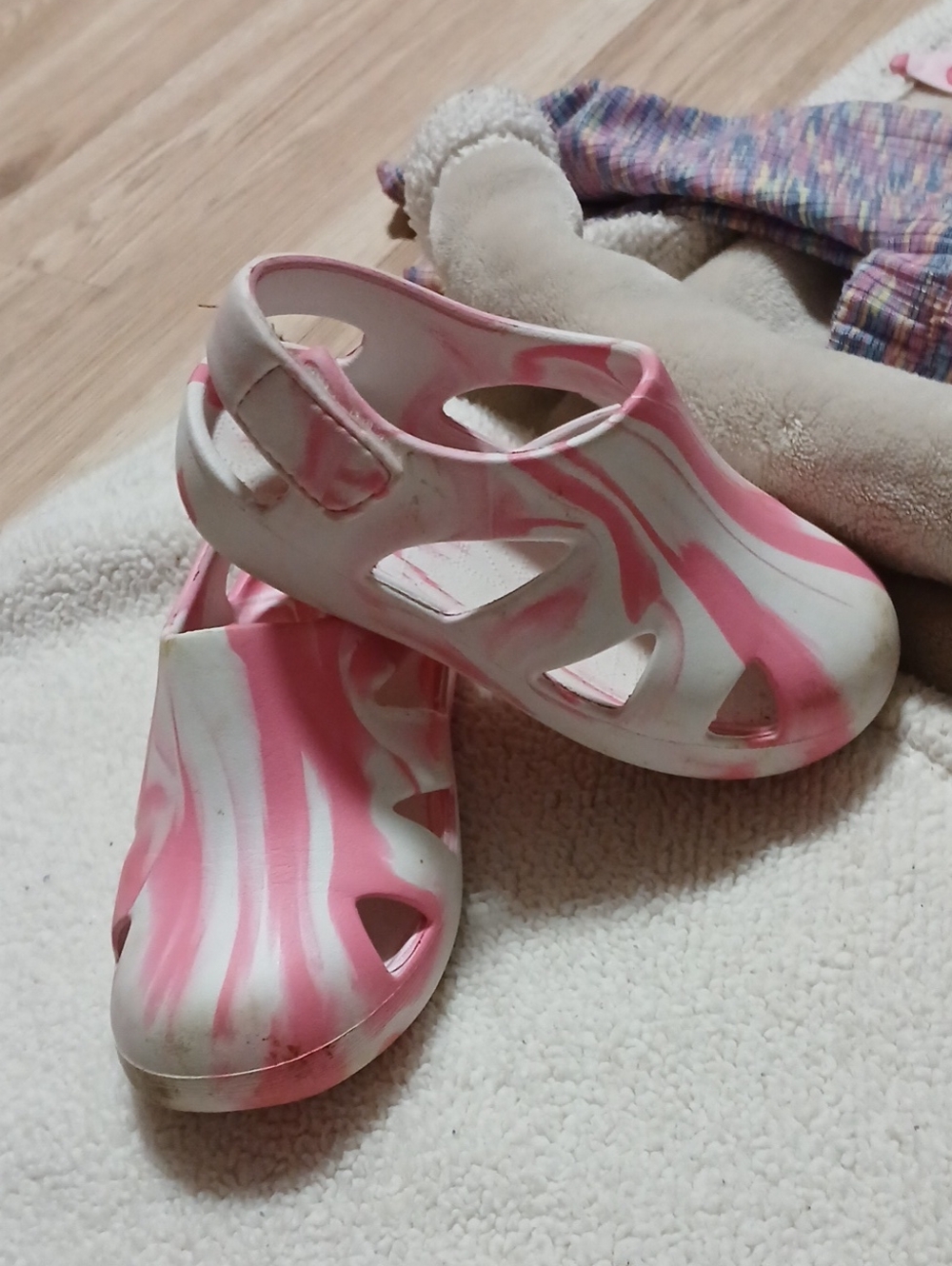 oomphies Pink and White Kids Water Shoes
